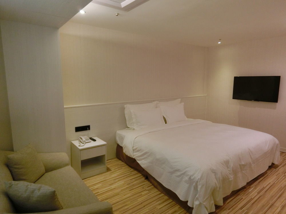 Wemeet Hotel Pingtung Екстериор снимка