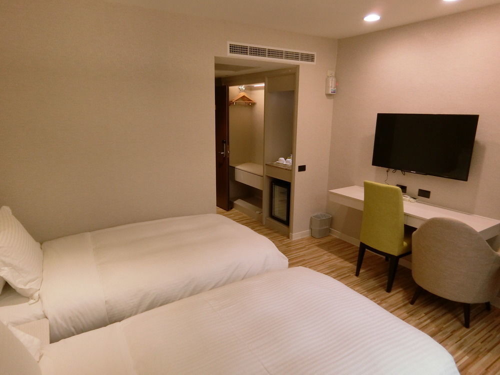 Wemeet Hotel Pingtung Екстериор снимка