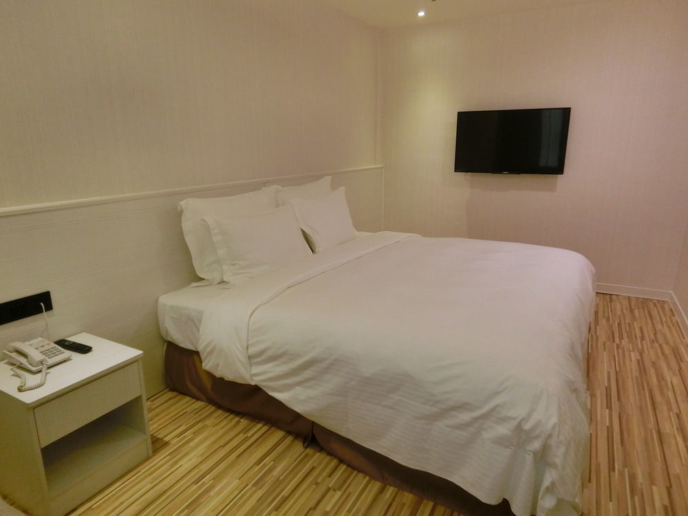 Wemeet Hotel Pingtung Екстериор снимка