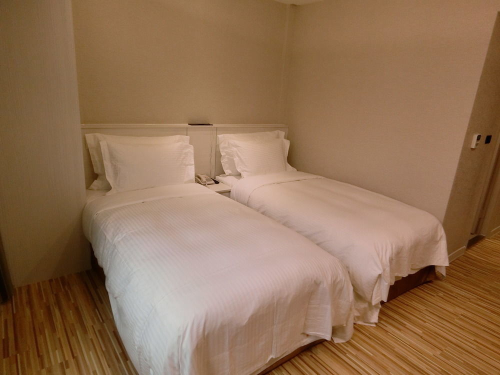Wemeet Hotel Pingtung Екстериор снимка